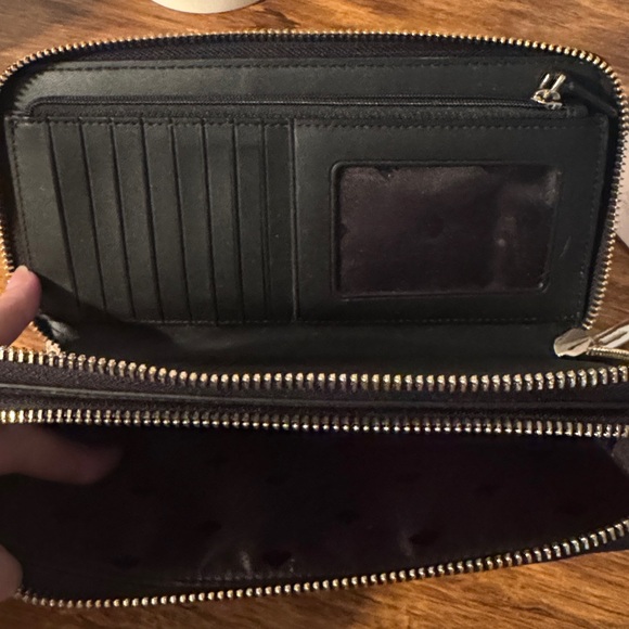 Kate Spade Staci Large
Carryall Beige Black Leather Wristlet K5786 Msrp $239 - Picture 9 of 11